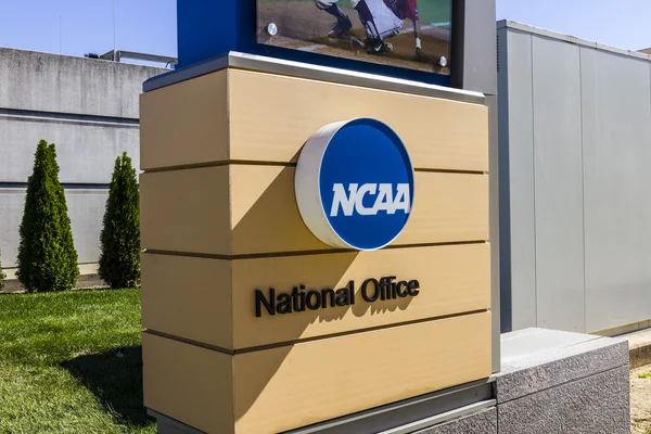 Indianápolis - Circa Octubre 2016: National Collegiate Athletic Association Headquarters. La NCAA regula los programas atléticos de muchos colegios y universidades III — Foto de Stock