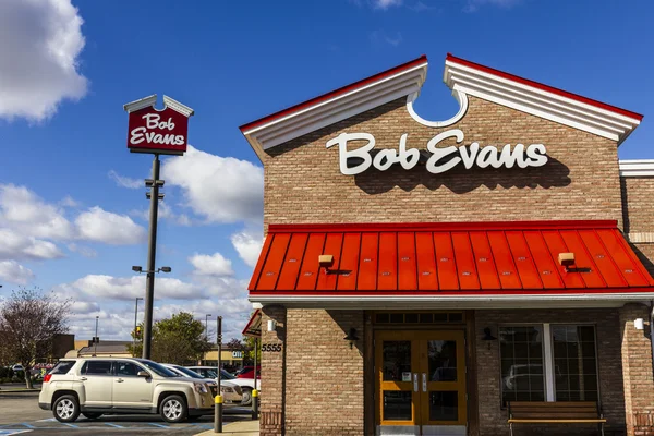 Anderson - Circa octubre 2016: Bob Evans Restaurant. Bob Evans también vende una línea minorista de productos alimenticios I — Foto de Stock