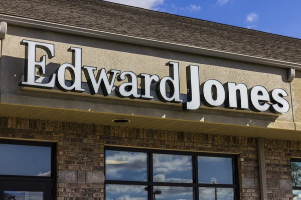 Anderson - Circa October 2016: Edward Jones Consumer Investment and Financial Services Firm Location I — Stockfoto