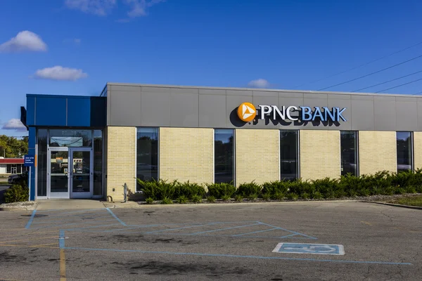 Anderson - Circa Octubre 2016: PNC Bank Branch. PNC Financial Services ofrece banca minorista, corporativa e hipotecaria VII — Foto de Stock