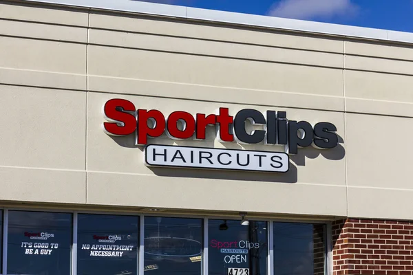 Андерсон - Цирк октябрь 2016: Спортивные клипы Strip Mall Haircut Location. SportClips предлагает спортивный тематический опыт I — стоковое фото