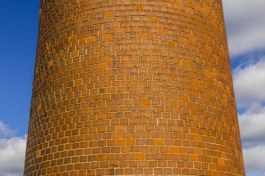 Tuğla baca ve kalıntıları ile fabrika terk 