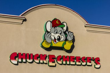Indianapolis - Kasım 2016 yaklaşık: Chuck E. Cheese'nın Pizza ve Eğlence Restoran. Chuck E. Cheese'nın sunduğu diğer sandviç, kanat ve tatlılar ben