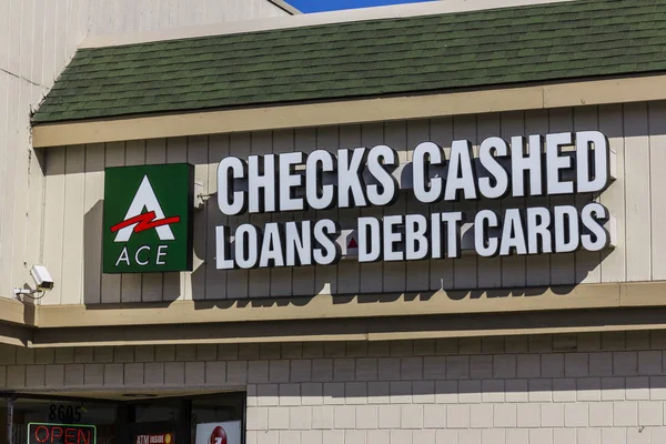 Indianápolis - Circa Noviembre 2016: ACE Cash Express Consumer Location. ACE Cash Express es una compañía de préstamos de día de pago I — Foto de Stock