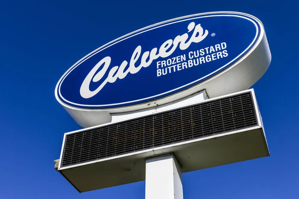 Kokomo - Circa Noviembre 2016: Culver 's Fast Casual Location. Culver 's es famosa por sus Butterburgers y Frozen Custard II — Foto de Stock
