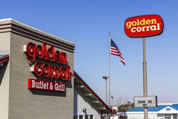 Kokomo - Circa November 2016: Golden Corral Buffet and Grill. Golden Corral serves many free meals to active duty and military veterans IV — Stock Photo, Image