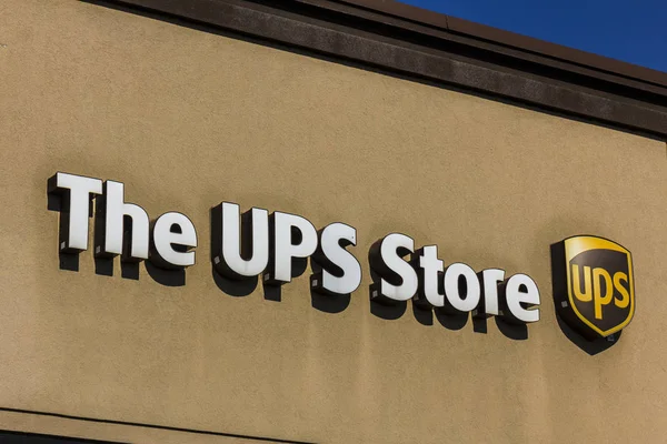 Kokomo - Circa Noviembre 2016: Ubicación de la tienda UPS. UPS es la empresa de entrega de paquetes más grande del mundo II — Foto de Stock