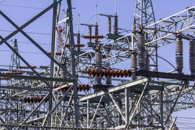 Tehlikeli yüksek gerilim elektrik alt istasyonlar ben