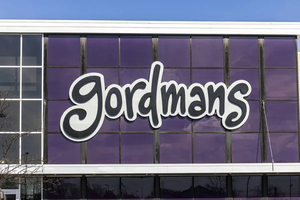 Indianapolis - Circa November 2016: Gordmans Retail Strip Mall läge. Gordmans är en kedja av varuhus listas på Nasdaq som Gman jag — Stockfoto