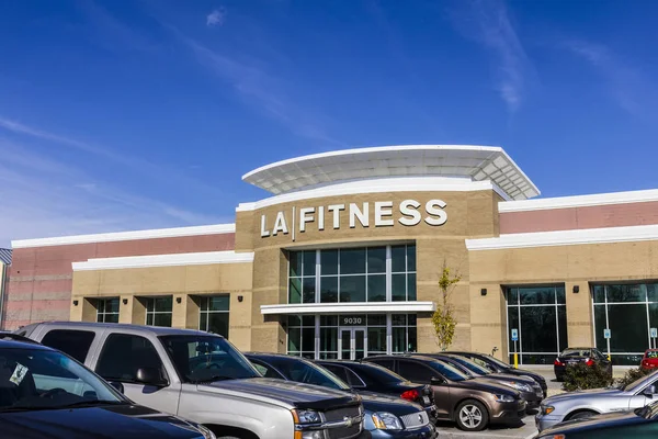 Indianapolis - Circa November 2016: La Fitness Health Club. La Fitness är ett privatägt Hälsokedjan med över 500 klubbar över den oss Iii — Stockfoto