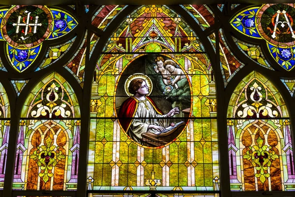 Kokomo - Circa November 2016: Kyrka målat glas porträttera keruber och Saint Cecilia, skyddshelgon eller beskyddarinna av musiker Ii — Stockfoto
