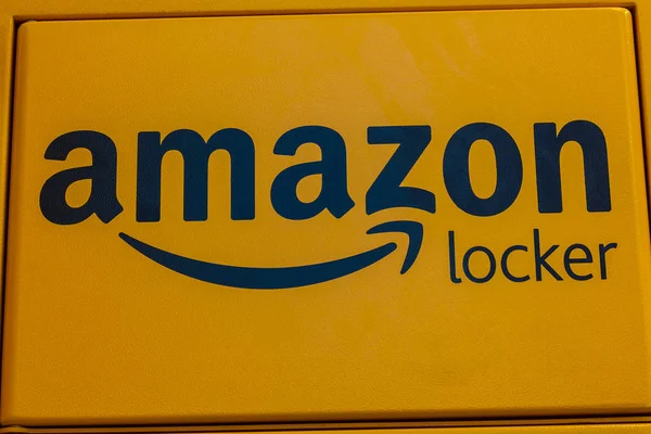Las Vegas - Circa December 2016: Amazon Locker Location. Amazon Locker adalah layanan pengiriman paket mandiri yang ditawarkan oleh Amazon.com IV — Stok Foto