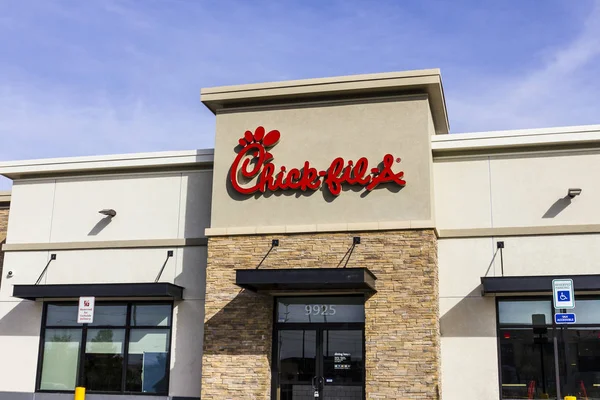 Las Vegas - Circa December 2016: Chick-fil-A Retail Fast Food Location (dalam bahasa Inggris). Restoran Chick-fil-A ditutup pada hari Minggu V — Stok Foto