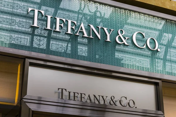 Las Vegas - Circa December 2016: Tiffany & Co. Retail Mall Location. Tiffany's is a Luxury Jewelry and Specialty Retailer, Headquartered in New York City IV — Stock Photo, Image