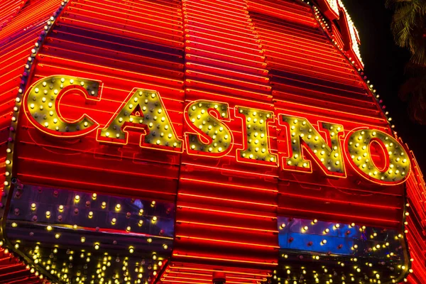 Лас-Вегас - Circa December 2016: Neon Casino Sign at the Fremont Street Experience. Фримонт-стрит - аналог второго центра города — стоковое фото