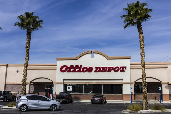 Las Vegas - Circa Diciembre 2016: Office Depot Strip Mall Location. Office Depot ha combinado ventas anuales de aproximadamente $11 mil millones III — Foto de Stock