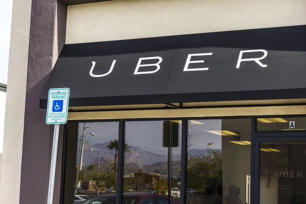Las vegas - ca. Dezember 2016: uber greenlight hub. Uber-Fahrer können sich an einem grünen Knotenpunkt persönlich unterstützen lassen — Stockfoto