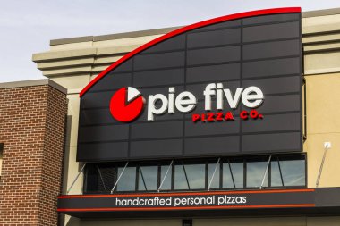 Indianapolis - yaklaşık Aralık 2016: Pasta beş Pizza co Fast Casual Restoran konum. Pasta beş Pizza Rave restoran grubu (Rave) tarafından sahip olunan ben
