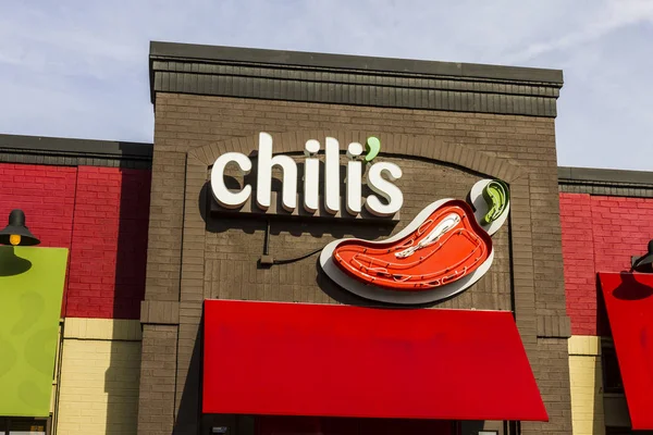 Indianapolis - körülbelül 2016. December: Chili Grill & alkalmi étterem bár. Chili's ismert a Baby vissza bordák V — Stock Fotó