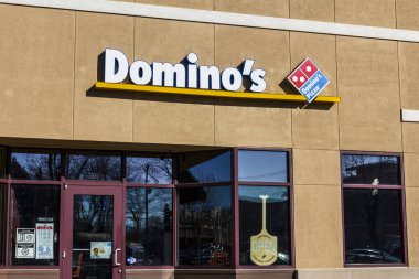 Lafayette - yaklaşık Aralık 2016: Domino's Pizza Carryout Restoran. Domino's V günde 1 milyondan fazla pizza teslim eder.