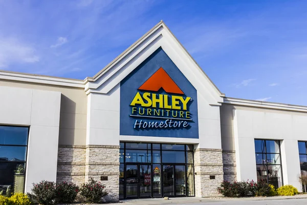 Indianapolis - Kasım 2016 yaklaşık: Ashley Furniture Homestore perakende satış yerini. Ashley Homestore Kuzey Amerika'da büyük ev mobilyaları perakendeci olduğunu ben