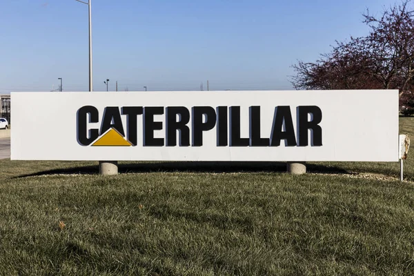 Lafayette - Circa December 2016: Caterpillar Logo and Signage. Caterpillar Inc. is a Heavy Equipment Manufacturer III — Stock Photo, Image