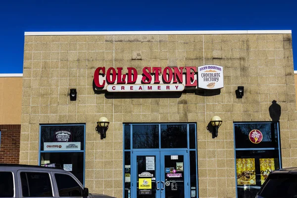 Lafayette - Circa December 2016: Cold Stone Creamery Ice Cream Parlor Location (dalam bahasa Inggris). Cold Stone dimiliki dan dioperasikan oleh Kahala Brands II — Stok Foto