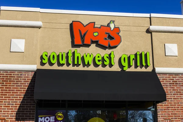 Lafayette - Circa December 2016: Moe's Southwest Grill Fast Casual Restaurant. There are more than 600 locations in the US and abroad I — Stock Photo, Image