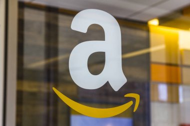 Lafayette - Şubat 2017 yaklaşık: Purdue Amazon dükkanında. Bir tuğla ve harç deposu müşteriler ürünler Amazon.com II sayfasından alabilirsiniz