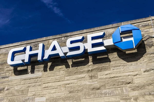 Λαφαγιέτ - Circa Φεβρουαρίου 2017: Κυνηγήσει τράπεζα τοποθεσία λιανικής πώλησης. Chase είναι ο Αμερικανός καταναλωτής και εμπορική τραπεζική επιχειρήσεων του Jpmorgan Chase Vii — Φωτογραφία Αρχείου