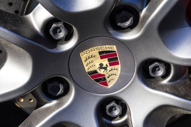Indianapolis - Şubat 2017 yaklaşık: Geleneksel Porsche tekerlek logosuna yeni 911'i. 1950'lerde IV Porsche yarış tarihleri
