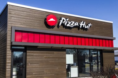 Indianapolis - Şubat 2017 yaklaşık: Pizza Hut Fast Casual Restoran. Pizza Hut Yum kuruluşudur! Markalar IV