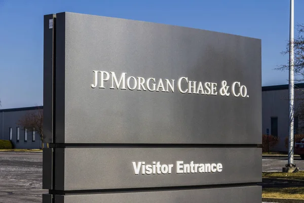 Indianapolis - Circa fevereiro 2017: JPMorgan Chase Operations Center. JPMorgan Chase and Co. é o maior banco dos Estados Unidos I — Fotografia de Stock