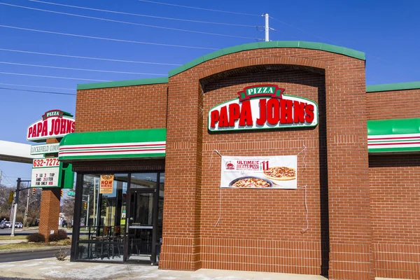 Indianapolis - Circa February 2017: Papa John's Take-Out Pizza Restaurant. Papa John's is the third largest take-out and pizza delivery chain in the world V — Stock Photo, Image