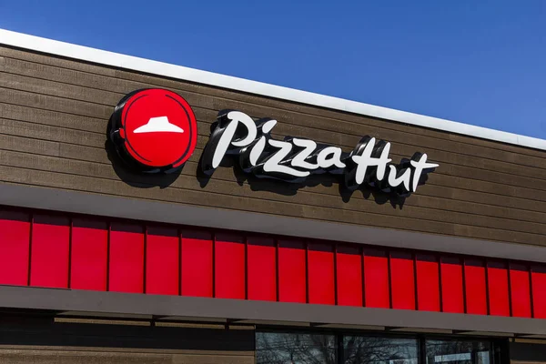 Indianapolis - ca. februar 2017: pizzahütte fast casual restaurant. Pizza-Hütte ist eine Tochtergesellschaft von yum! Marken v — Stockfoto