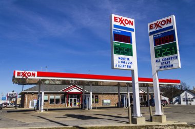 Indianapolis - Şubat 2017 yaklaşık: Exxon perakende benzin konum. ExxonMobil dünyanın en büyük petrol ve Gaz şirketi IV olduğunu