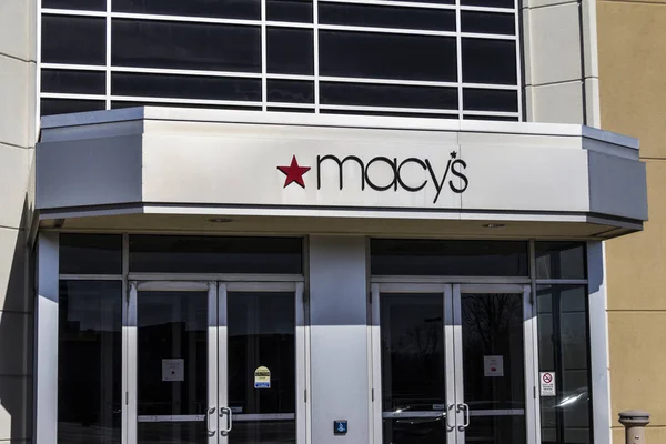 Indianapolis - Circa febbraio 2017: Macy's Department Store. Macy's è uno dei Premier Omnichannel Retailers VII della nazione — Foto Stock