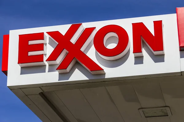 Indianapolis - Şubat 2017 yaklaşık: Exxon perakende benzin konum. ExxonMobil dünyanın en büyük petrol ve Gaz şirketi V olduğunu