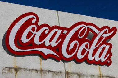 Indianapolis - Şubat 2017 yaklaşık: Coca Cola tabela ve IMS, Logo. En çok satan bize XI alkolsüz içecekler arasında kokain ürünlerdir
