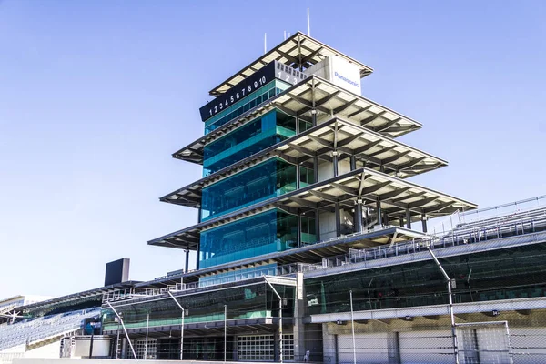 Indianapolis - Şubat 2017 yaklaşık: Panasonic Pagoda Indianapolis Motor Speedway adlı. IMS Indy 500 IX 101'inci çalıştırmak için hazırlar — Stok fotoğraf