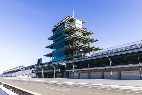 Indianápolis - Circa Febrero 2017: La pagoda Panasonic en Indianápolis Motor Speedway. IMS se prepara para la 101 edición de la Indy 500 X — Foto de Stock