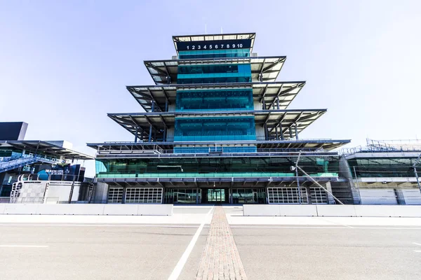 Indianapolis - 2017 február körül: A Panasonic Pagoda: Indianapolis Motor Speedway. IMS előkészíti a 101st futás az Indy 500-Xi — Stock Fotó