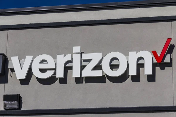 Indianapolis - Sekitar Februari 2017: Verizon Wireless Retail Location. Verizon adalah salah satu Perusahaan Teknologi Terbesar XII — Stok Foto