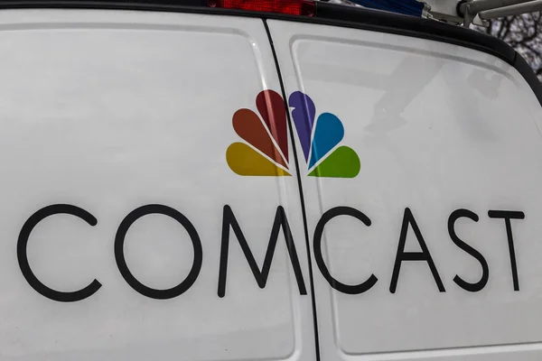 Indianápolis - Circa febrero 2017: Comcast Service Vehicle. Comcast es una empresa multinacional de medios de comunicación XII — Foto de Stock