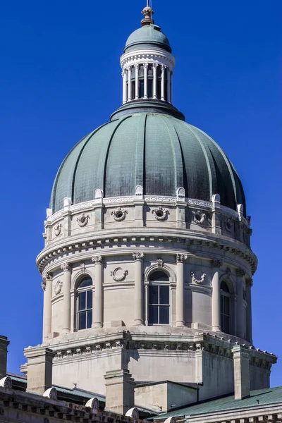 Indianapolis - Circa 2017. március: Indiana State House és a Capitol kupola. Házak, a kormányzó, a Közgyűlés és a Legfelsőbb Bíróság Ii. — Stock Fotó