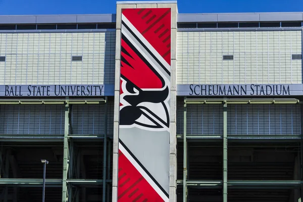 Muncie - Circa Marzo 2017: Estadio Scheumann en la Universidad Estatal de Ball. El estadio se inauguró en 1967 y es el hogar de los Cardenales de la Universidad Estatal de Ball I — Foto de Stock