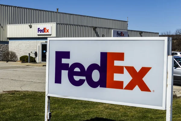 Muncie - Circa Μαρτίου 2017: Τοποθεσία παραλαβής Ομοσπονδιακή ρητή πελάτη. FedEx είναι μια παγκοσμίως ΧΙ εταιρεία παράδοσης — Φωτογραφία Αρχείου