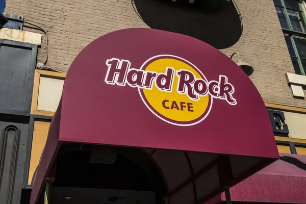 Indianápolis - Circa Marzo 2017: El Hard Rock Café Downtown. El Hard Rock Café se estableció en Londres, 1971 IV —  Fotos de Stock