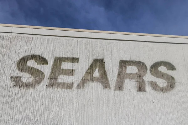Kokomo - Circa March 2017: Recently shuttered Sears Retail Mall Location. According to a regulatory filing, Sears Holdings Corp. lost more than $2 billion in 2016 IX — Stock Photo, Image