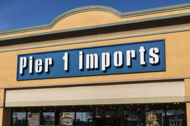 Lafayette - Circa April 2017: Pier 1 Imports Retail Strip Mall Location. Pier 1 Imports Home Furnishings and Decor III clipart